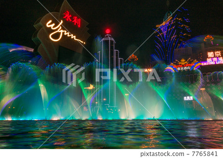 Wynn Macau fountain show 7765841