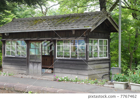 Local line wooden station building (getting on / off station) 7767462