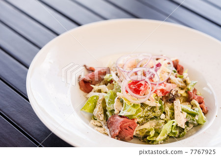 salad with beef 7767925