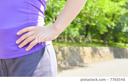 Profile of a woman training in a park Profile of a woman training in a park 7768548