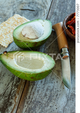fresh avocado 7773007