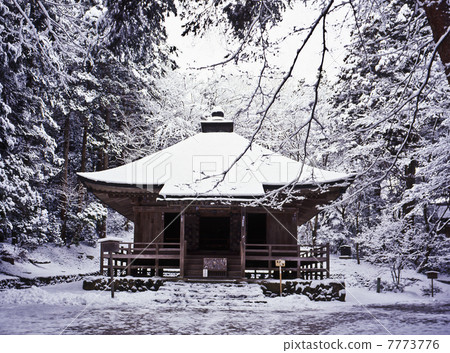 Winter warehouse 7773776