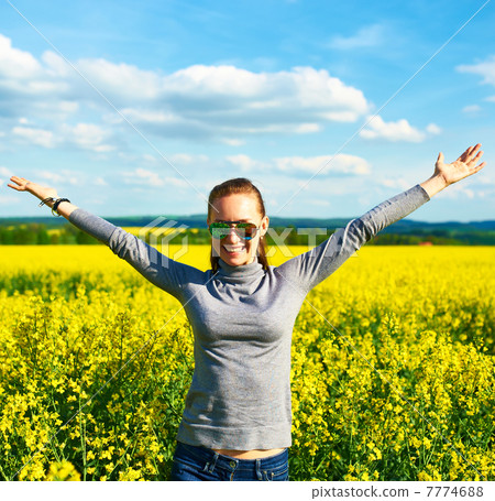 Carefree girl 7774688