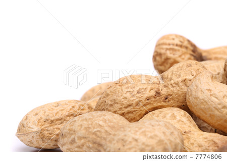 White background and peanuts right 7774806