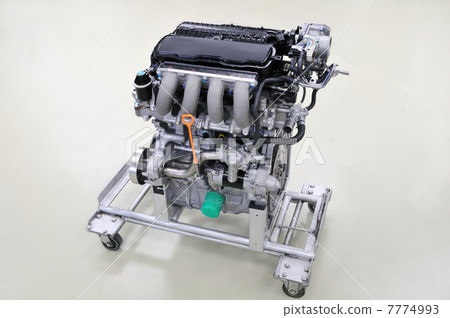 Automobile engine 7774993