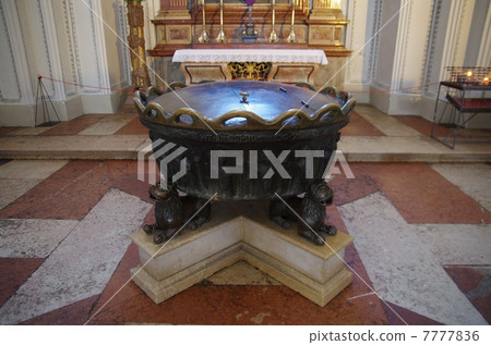 在薩爾茨堡大教堂 7777836