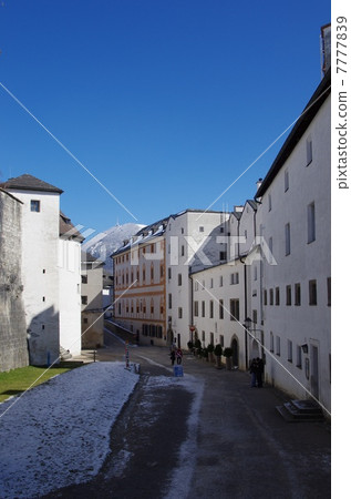 Hohensalzburg城堡在早期的春天 7777839