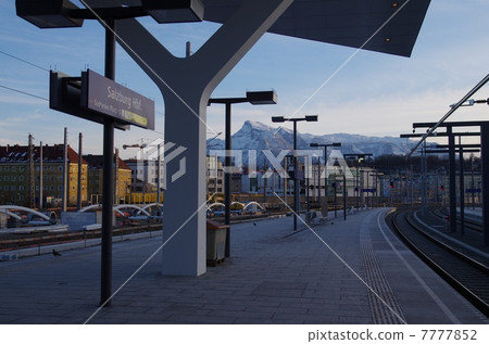 在薩爾茨堡中央火車站 7777852