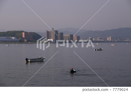 Scenery of freshwater clam fishing on Lake Shinji, Matsue Scenery of freshwater clam fishing on Lake Shinji, Matsue 7779024