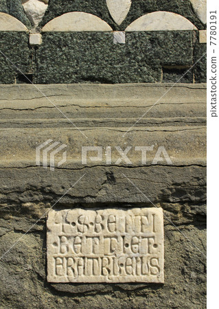 romanesque, norman architecture, incomplete 7780191