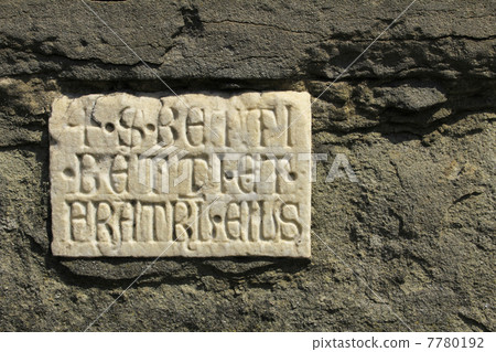 romanesque, norman architecture, incomplete 7780192