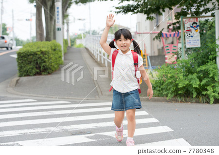 小學一年級的女孩 7780348