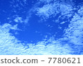 雲彩圍攏的藍天 7780621
