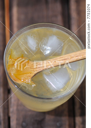 Chilled yuzu drink with yuzu peel Chilled yuzu drink with yuzu peel 7781074
