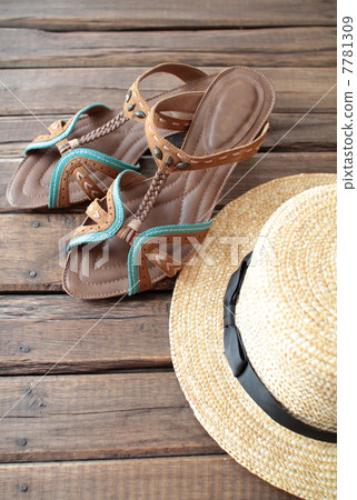 Women's sandals and straw hats for summer fashion 7781309