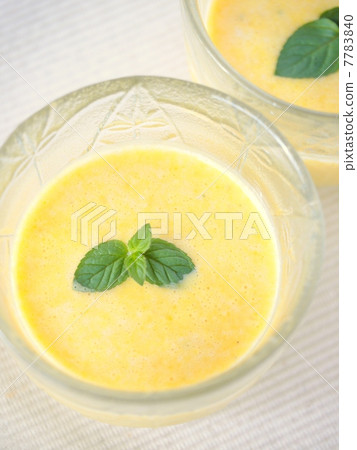 南瓜的冷湯配薄荷（高角度） 7783840