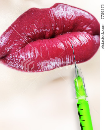 Beauty injection. Vertical composition. 7789373