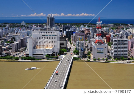 Niigata-jima of the rainy season and Midori Shinano 7790177