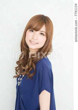 年輕的女士 7791134