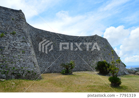 "Three Guo" of World Heritage Nakagusukujo Castle Ruins (Kitakakujo village in Nakagami-gun, Okinawa Prefecture, Nakagusuku village) 7791319