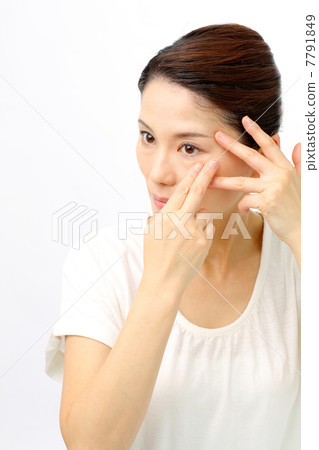 關心眼睛的女性 關心眼睛的女性 7791849