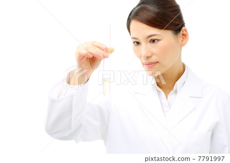 研究員看到試管 7791997