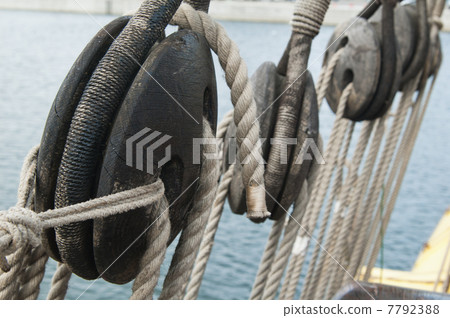 Rigging of an ancient sailing vessel 7792388
