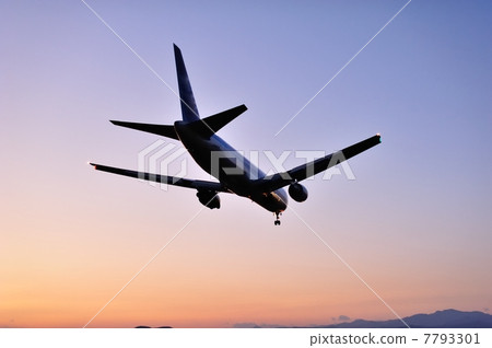 Landing in the evening Looking at the Akanei sky sideways 7793301