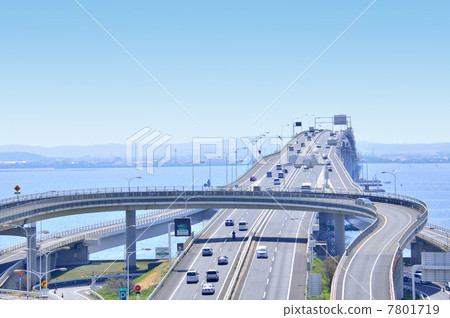 Tokyo Bay Aqua Line (Kisarazu City, Chiba Prefecture) seen from the Umihotaru parking area 7801719