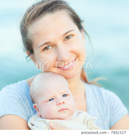 Mother and baby 7802327