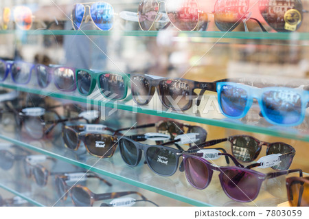 Sunglasses 7803059