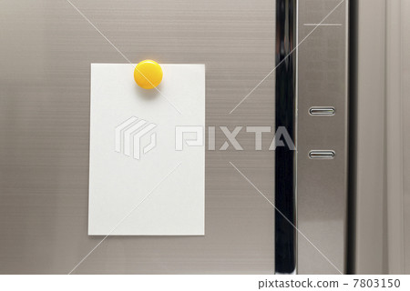 記事本卡在冰箱門上 7803150