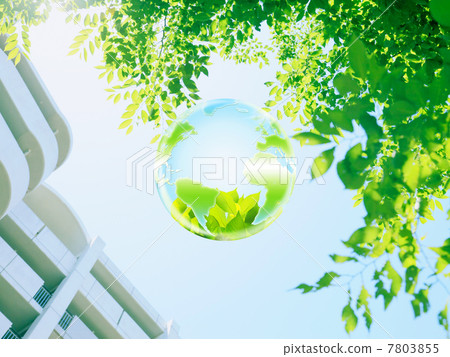 地球生態圖像反映高層住宅和新鮮綠色的地球 7803855