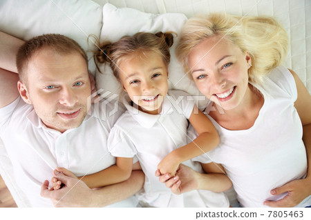Family of three 7805463