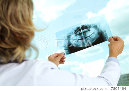 Looking at x-ray 7805464
