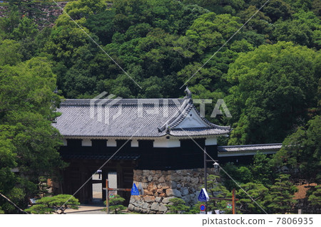 高知城堡的門戶頂上的看法在夏天 7806935