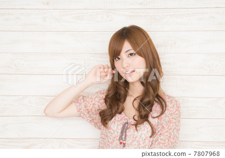 年輕的女士 7807968