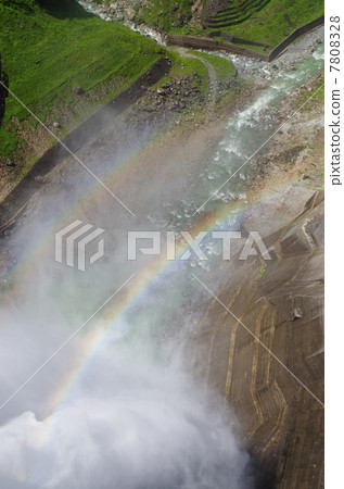 黑部水壩上的彩虹 黑部水壩上的彩虹 7808328
