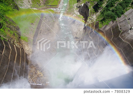 黑部水壩上的彩虹 7808329