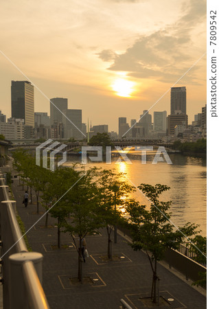 黃昏的大川 黃昏的大川 7809542