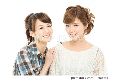兩個年輕女人 兩個年輕女人 7809612