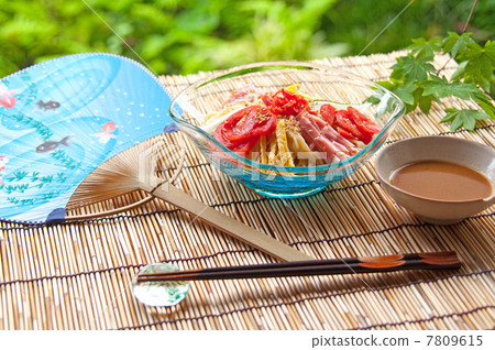 夏天和冰鮮雞肉 夏天和冰鮮雞肉 7809615