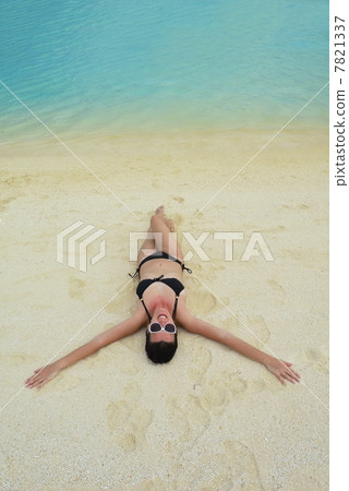 happy woman enjoy summer time happy woman enjoy summer time 7821337