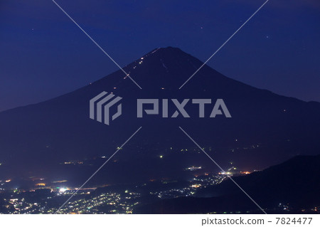 新通道的富士山 7824477