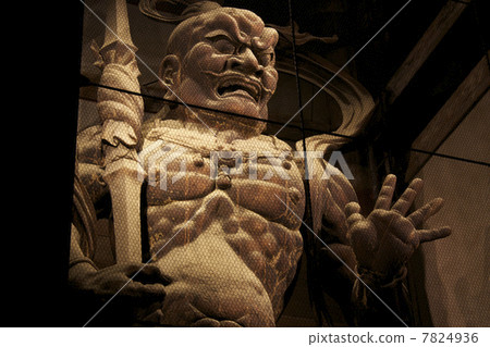 Todai-ji寺廟的Namdaemun Kingo-gumi雕象 7824936