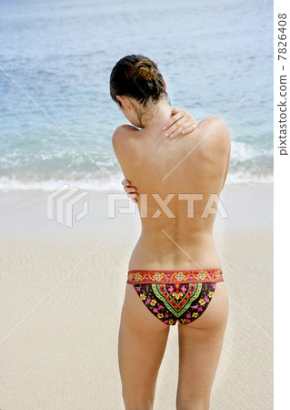 Young woman enjoying sunbath on the beach 7826408