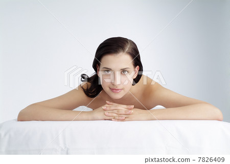 Young woman lying on front 7826409