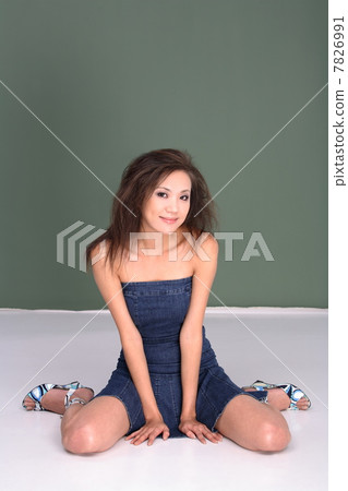 Portrait of young woman 7826991