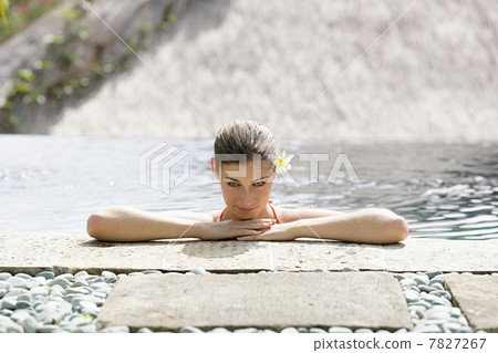 Woman stading in swimming pool 7827267