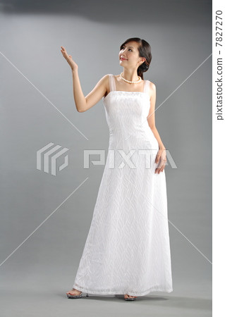 Portrait of young woman 7827270